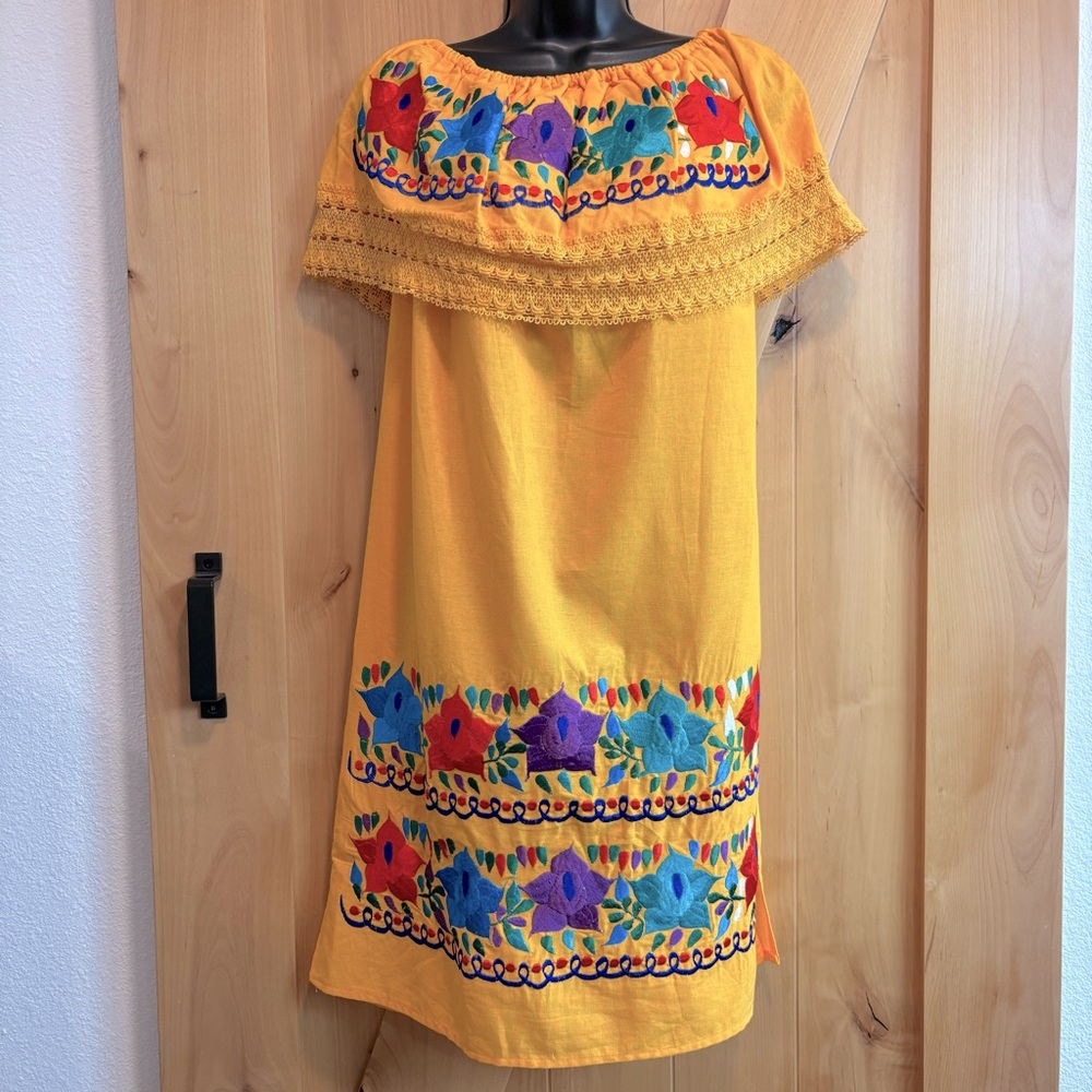 💕New Listing 💕Colorful Embroidered Cotton-Manta  Dress